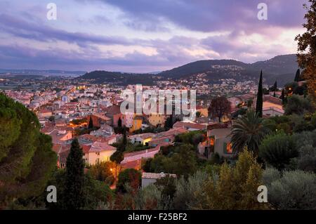 Francia, Var, Hyeres, la Città Vecchia e San Paolo Chiesa Collegiata Foto Stock