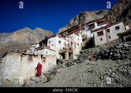 India, dello Stato del Jammu e Kashmir, Himalaya, Ladakh e Zanskar, monaci in Lingshed gompa (monastero buddista) Foto Stock