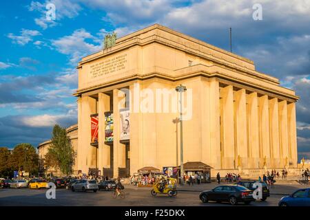 Francia, Parigi, zona elencata come Wolrd Patrimonio dell'UNESCO, il Palais de Chaillot, Paris ala (Est), compresa la città di architettura e patrimonio e il Teatro Nazionale di Chaillot Foto Stock