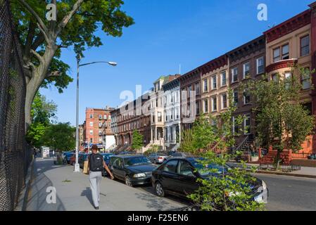 Stati Uniti, New York, Brooklyn, Bedford Stuyvesant neighborhood Bed Stuy, Atmosfera mattutina Foto Stock