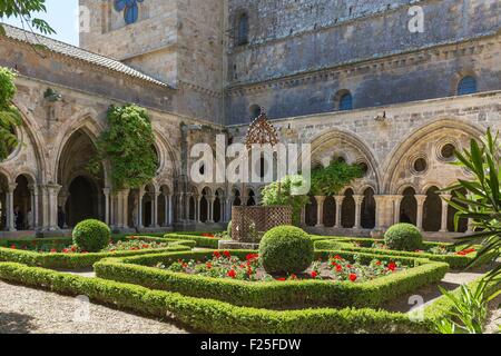Francia, Aude, Narbonne, Abbazia di Fontfroide, il chiostro Foto Stock