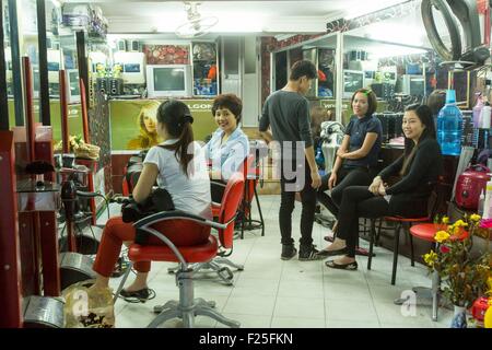 Il Vietnam, Hanoi, haidresser shop nella città vecchia Foto Stock