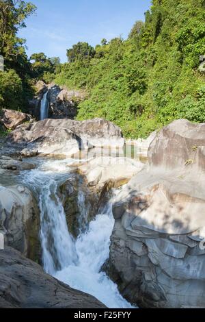 Indonesia, isole Sunda, Lombok, Gunung Rinjani National Park, mangku sakti cascata Foto Stock