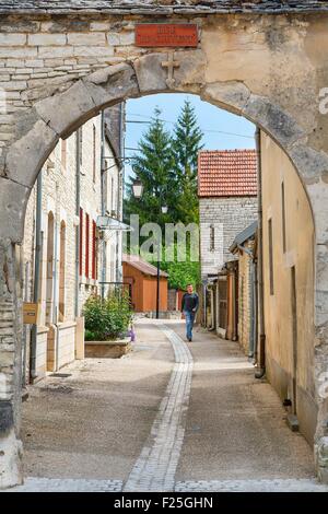 Francia, Aube (10), Mussy sur seine, couvent street Foto Stock