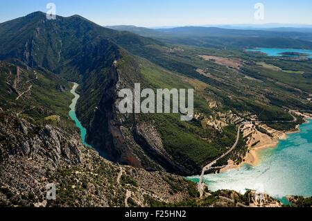 Francia, Francia, Var sulla riva sinistra e Alpes de Haute Provence sulla riva destra, Parc Naturel Regional du Verdon, il Verdon Gorge che porta al lago di St. Croix e il Galetas ponte (vista aerea) Foto Stock