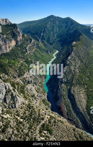 Francia, Francia, Var sulla riva sinistra e Alpes de Haute Provence sulla riva destra, Parc Naturel Regional du Verdon, il Verdon Gorge Grand Canyon tra Le Galetas e il Cirque de Vaumale in background (vista aerea) Foto Stock