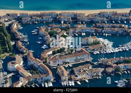 Francia, Var, golfo di St Tropez, Port Grimaud cittadina sul mare (vista aerea) Foto Stock