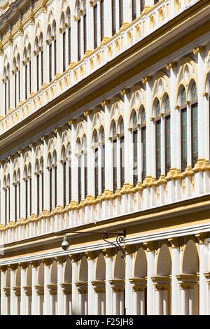 Cuba, Ciudad de la Habana Province, La Havana, Centro Habana district, appartamento edificio sulla strada del Trocadero Foto Stock