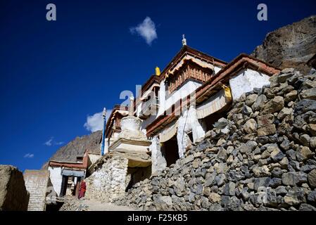 India, dello Stato del Jammu e Kashmir, Himalaya, Ladakh e Zanskar, monaco in Lingshed gompa (monastero buddista) Foto Stock