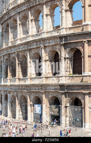Roma Colosseo o Anfiteatro Flavio Roma Lazio Italia Europa UE Foto Stock