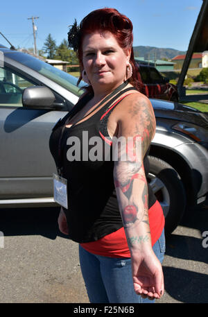Forche, STATI UNITI D'AMERICA. Decimo Sep, 2015. Tiffany Kidrowski mostra il suo tatuaggio basati sul "Twilight" serie movie in forcelle, STATI UNITI D'AMERICA, 10 settembre 2015. Dieci anni fa la città di forche in noi Sate di Washington è salito a fama in tutto il mondo dopo il rilascio del crepuscolo libri e serie di film. Foto: Chris Melzer/dpa/Alamy Live News Foto Stock