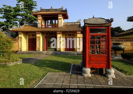 Il Vietnam, Thua Thien Huê provincia, tonalità, la Città Proibita o viola città nel cuore della città imperiale, elencato come sito del Patrimonio Mondiale dall'UNESCO, gruppo di templi dedicati al culto dell'imperatore, theHien Lam pavillon, datata del XIX secolo. Foto Stock