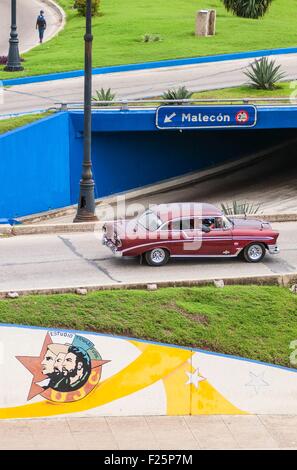 Cuba, La Habana, downtown, Parque Martires del 71 square, tunnel al Malecon Foto Stock