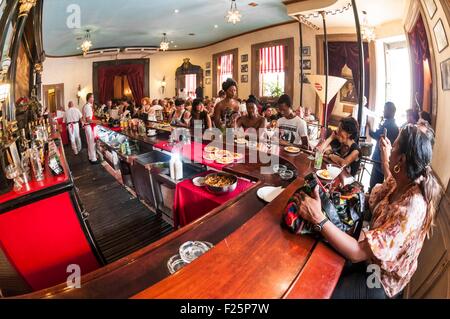 Cuba, La Habana, Habana vieja district elencati come patrimonio mondiale dall' UNESCO, vicino a Parque Central, famoso El Floridita bar Foto Stock