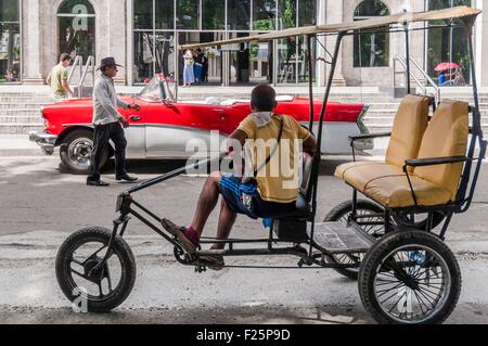 Cuba, La Habana, Parque Central District, in fronti di Arts Museum Foto Stock