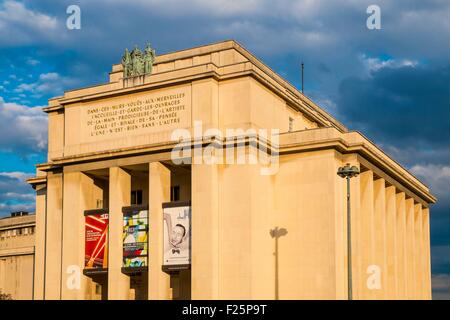 Francia, Parigi, zona elencata come Wolrd Patrimonio dell'UNESCO, il Palais de Chaillot, Paris ala (Est), compresa la città di architettura e patrimonio e il Teatro Nazionale di Chaillot Foto Stock