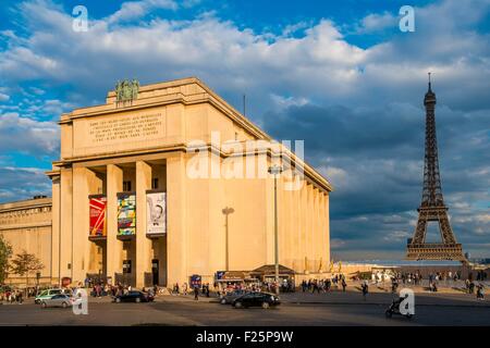 Francia, Parigi, zona elencata come Wolrd Patrimonio dell'UNESCO, il Palais de Chaillot, Paris ala (Est), compresa la città di architettura e patrimonio e il Teatro Nazionale di Chaillot Foto Stock