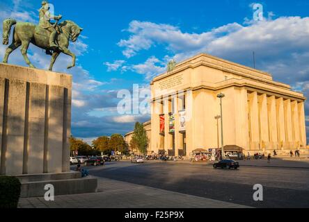 Francia, Parigi, zona elencata come Wolrd Patrimonio dell'UNESCO, il Palais de Chaillot, Paris ala (Est), compresa la città di architettura e patrimonio e il Teatro Nazionale di Chaillot Foto Stock