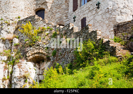 Vista del San Servolo castello in Slovenia Foto Stock