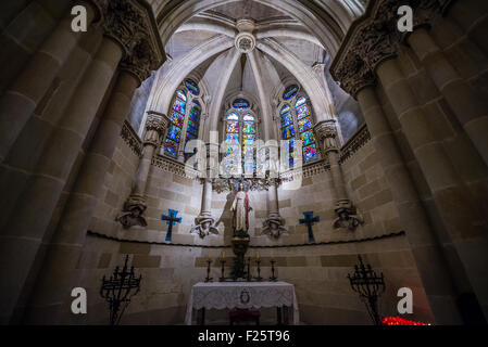 Basilica e chiesa espiatorio della Santa Famiglia (comunemente noto come la Sagrada Familia) progettato da Antoni Gaudi - Barcelona, Spagna Foto Stock