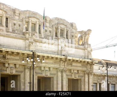 Vista della Stazione Centrale e alla stazione ferroviaria centrale di Milano, Italia Foto Stock