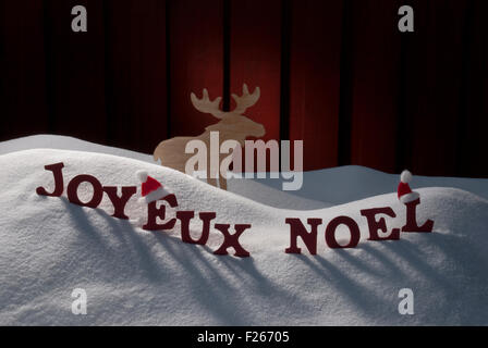 Joyeux Noel significa Buon Natale sulla neve alce Foto Stock