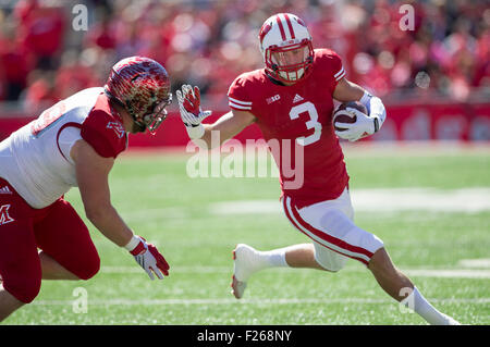 12 settembre 2015: Wisconsin Badgers Tanner McEvoy in azione durante il NCAA Football gioco tra il Miami (Ohio) Redhawks e Wisconsin Badgers a Camp Randall Stadium di Madison, WI. Wisconsin sconfitto Miami (Ohio) 58-0. John Fisher/CSM Foto Stock