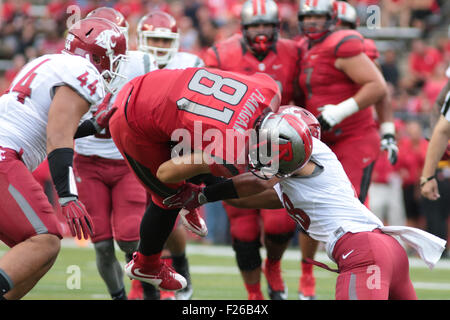 Piscataway, New Jersey, USA. Xii Sep, 2015. Rutgers stretta estremità, MATT FLANAGAN (81), viene affrontato dopo aver effettuato un fermo contro la stato di Washington la difesa in un gioco ad alto punto soluzioni Stadium di Piscataway, New Jersey. © Joel Plummer/ZUMA filo/Alamy Live News Foto Stock