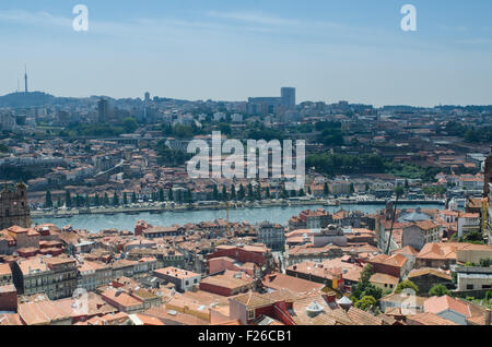 Viste sul porto e sul fiume Douro - Porto, Portogallo Foto Stock