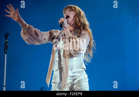 Sheffield, Regno Unito. 12 settembre 2015. Firenze e la macchina eseguire a Sheffield Arena, Sheffield, Yorkshire 12/09/2015 Credit: Gary Mather/Alamy Live News Foto Stock