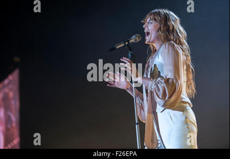 Sheffield, Regno Unito. 12 settembre 2015. Firenze e la macchina eseguire a Sheffield Arena, Sheffield, Yorkshire 12/09/2015 Credit: Gary Mather/Alamy Live News Foto Stock