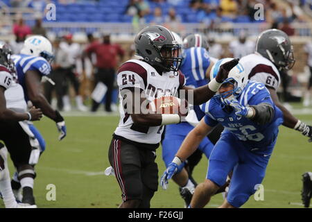 Durham, NC, Stati Uniti d'America. Xii Sep, 2015. McClain Dorrel (24) del North Carolina aquile centrale funziona il suo modo campo durante il NCAA Football match tra il NC aquile centrale e il duca diavoli blu presso lo Stadio Wallace Wade in Durham, NC. Scott Kinser/CSM/Alamy Live News Foto Stock