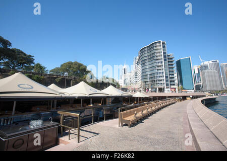 Vista dell opera bar a Circular Quay e alto edificio uffici e condomini Circular Quay centro di Sydney, Australia Foto Stock