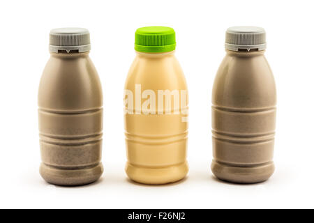 Bottiglia di latte di soia e il latte di soia con sesamo nero su sfondo bianco Foto Stock