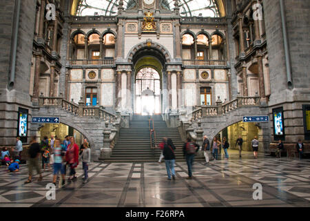 All'interno della stazione centrale di Anversa Foto Stock