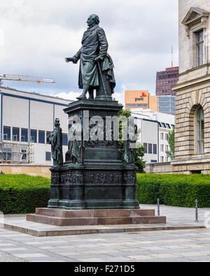 Il ministro Freiherr vom Stein, statua che si trova nella parte anteriore del Berlin Abgeordnetenhaus Casa di rappresentanti, Berlino, Germania, Europa. Foto Stock