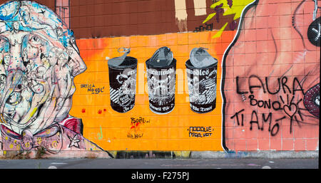 Graffiti dipinto sul muro, Milano Foto Stock