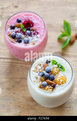 Lampone e noce di cocco e mandorla smoothie Foto Stock