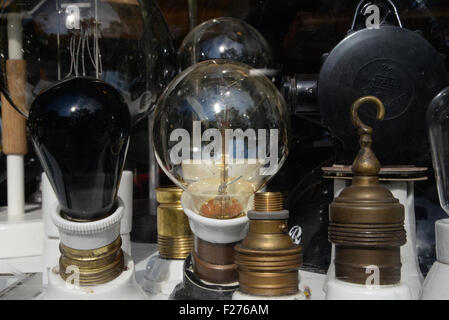 Antic domestici e industriali lampadine e accessori per illuminazione Foto Stock