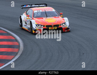 Oschersleben in Germania. Xiii Sep, 2015. Il brasiliano pilota Bmw Augusto Farfus aziona la sua BMW durante il tedesco DTM Touring Car Championship in etropolis arena di Oschersleben, Germania, 13 settembre 2015. Foto: Jens WOLF/DPA/Alamy Live News Foto Stock