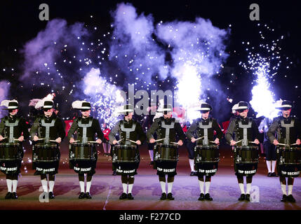 La Swiss Top Secret Drum Corp presso il Royal Edinburgh Tattoo militare Foto Stock