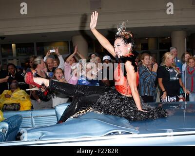 Atlantic City, NJ, Stati Uniti d'America. Xii Sep, 2015. Miss Connecticut, Colleen Ward di presenze per la Miss America ci mostrano le tue scarpe Parade 2015, il Boardwalk, Atlantic City, NJ, 12 settembre 2015. © MORA/Everett raccolta/Alamy Live News Foto Stock