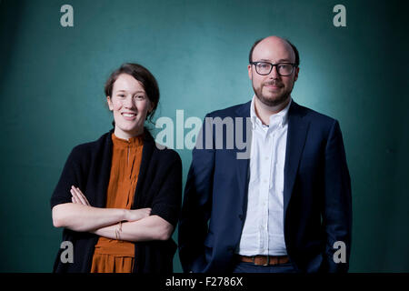 Sean Michaels, il premiato romanziere canadese, critico musicale e blogger con Anna Smaill, la Nuova Zelanda poeta e romanziere, all'Edinburgh International Book Festival 2015. Edimburgo, Scozia. Foto Stock