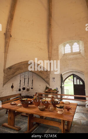 L'interno del medievale del XIII secolo Abbotts Cucina, Abbazia di Glastonbury rovine, Somerset REGNO UNITO Foto Stock