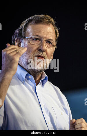 Lleida, in Catalogna, Spagna. Xiii Sep, 2015. Il Primo Ministro spagnolo Mariano Rajoy gesti come egli parla al podio in occasione di un incontro a LLeida durante una campagna di rally per il 2015 elezioni catalano © Matthias Oesterle/ZUMA filo/Alamy Live News Foto Stock