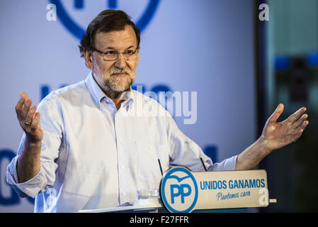 Lleida, in Catalogna, Spagna. Xiii Sep, 2015. Il Primo Ministro spagnolo Mariano Rajoy gesti come egli parla al podio in occasione di un incontro a LLeida durante una campagna di rally per il 2015 elezioni catalano © Matthias Oesterle/ZUMA filo/Alamy Live News Foto Stock