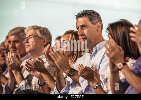 Lleida, in Catalogna, Spagna. Xiii Sep, 2015. XAVIER GARCIA ALBIOL, PPC il candidato presidenziale, plaude al discorso di Mariano Rajoy in occasione di un incontro a LLeida durante il PPC per la campagna per le elezioni catalano © Matthias Oesterle/ZUMA filo/Alamy Live News Foto Stock