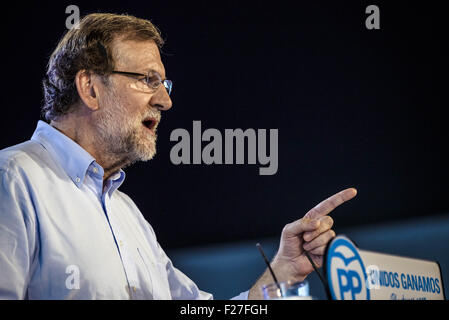 Lleida, in Catalogna, Spagna. Xiii Sep, 2015. Il Primo Ministro spagnolo Mariano Rajoy gesti come egli parla al podio in occasione di un incontro a LLeida durante una campagna di rally per il 2015 elezioni catalano © Matthias Oesterle/ZUMA filo/Alamy Live News Foto Stock