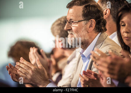 Lleida, in Catalogna, Spagna. Xiii Sep, 2015. Il Primo Ministro spagnolo Mariano Rajoy plaude a un discorso in occasione di un incontro a LLeida durante il PPC per la campagna per le elezioni catalano © Matthias Oesterle/ZUMA filo/Alamy Live News Foto Stock