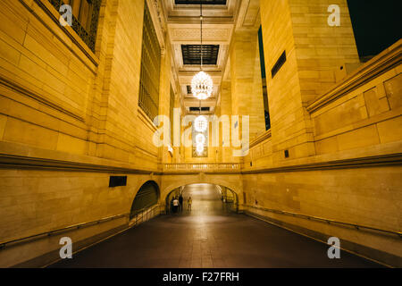 La passerella alla Grand Central Station nel centro cittadino di Manhattan, New York. Foto Stock